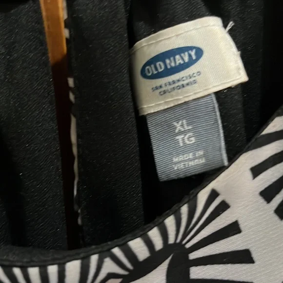 Barely Worn/Old Navy Maxi Dress! No flaws!Looks New-can be worn day into night - Picture 2 of 4